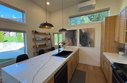 Central Okanagan Casa | Charming 2-bedroom bungalow in beautiful West Kelowna on the wine trail