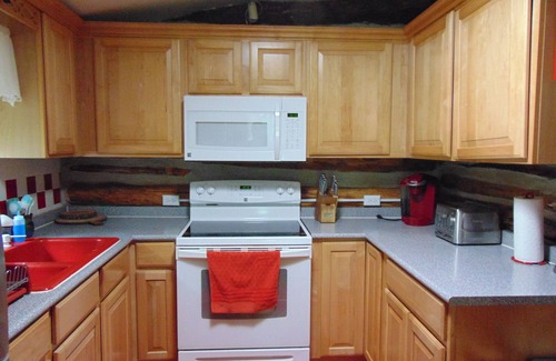 Florence Cabina | Charming 2-bedroom cabin with WiFi on beautiful Patten Lake