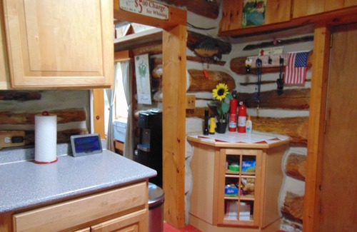Florence Cabina | Charming 2-bedroom cabin with WiFi on beautiful Patten Lake