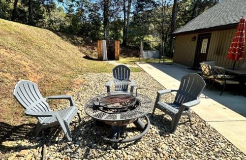 Tazewell Cabina | Charming 2-bedroom cabin located on the Clinch River in Tazewell, TN