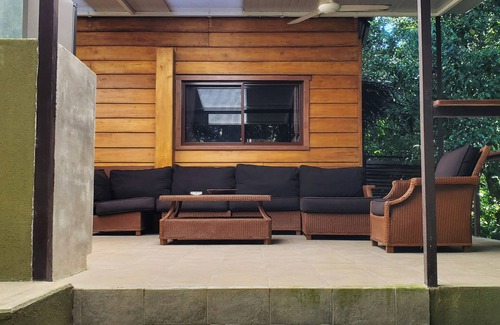 Golfito Cabina | Charming 2-bedroom cabin with WiFi, AC in lovely Pavones