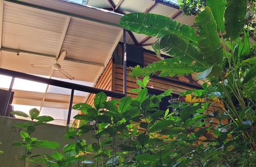 Golfito Cabina | Charming 2-bedroom cabin with WiFi, AC in lovely Pavones