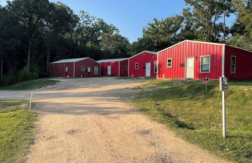 Malakoff Cabina | Charming 2-bedroom cabin in peaceful Malakoff on the lake with AC