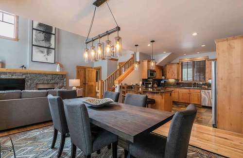 Truckee Cabina | Charming 2-bedroom cabin with WiFi and AC in lovely Old Greenwood