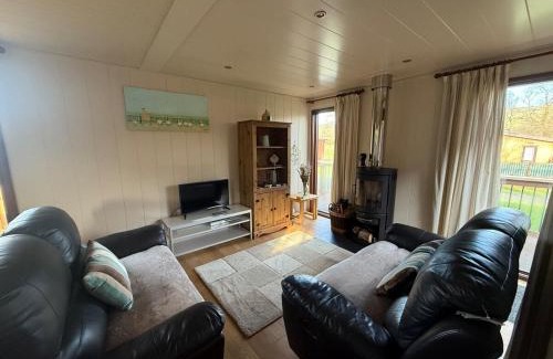Hopton Castle Casa | Charming 2 bedroom Cabin In the Shropshire Countryside with Fantastic Views