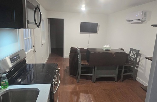 Cumby Cabina | Charming 2-bedroom cabin with all essential living necessities on 10 acres-Cumby
