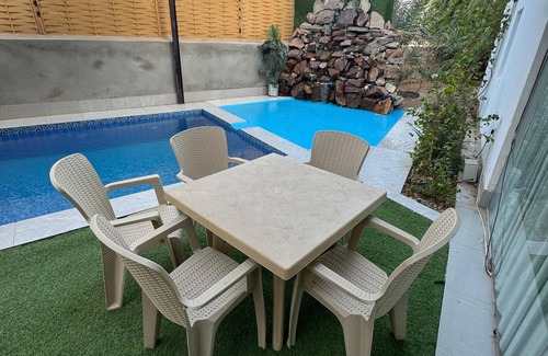Quba Chalet De Esquí | Charming 2-bedroom chalet with WiFi, AC in delightful Madinah