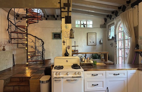 Topanga Casa | Charming 2-bedroom chateau with WiFi, fitness room in Topanga