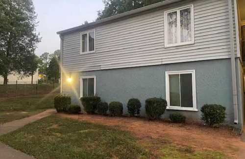 Charlotte Condominio | Charming 2-bedroom condo with AC and WiFi in lovely Charlotte