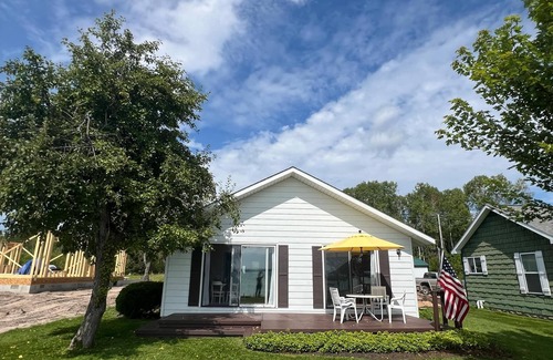 Mullett Lake Cabaña | Charming 2-bedroom cottage on Mullett Lake - northwest side!