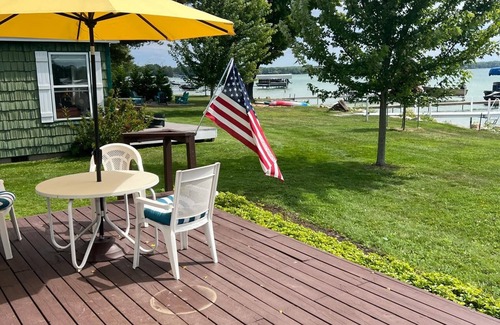 Mullett Lake Cabaña | Charming 2-bedroom cottage on Mullett Lake - northwest side!