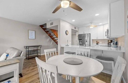 Bokeelia Condominio | Charming 2-bedroom condo in a beautiful Bokeelia waterfront community!