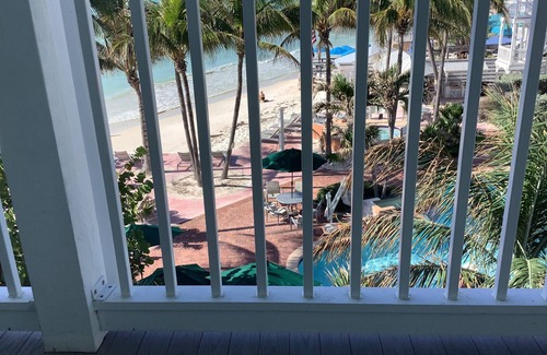 Uptown - Upper Duval Complejo | Charming 2-bedroom condo at the spectacular Coconut Beach Resort Nov 15-22-2025