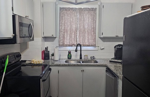Eastside Condominio | Charming 2-bedroom condo in Savannah, 10 mins dr. River st and downtwn
