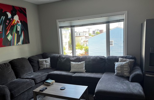Chelsea Condominio | Charming 2-bedroom condo in delightful Chelsea with WiFi, AC