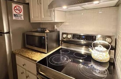 Daphne Condominio | Charming 2-bedroom Condo by the Bay in Daphne
