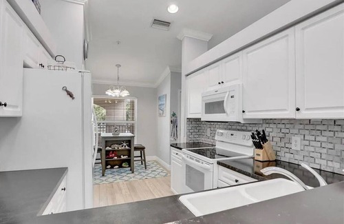 Estero Condominio | Charming 2-bedroom condo with AC, WiFi in fabulous Estero