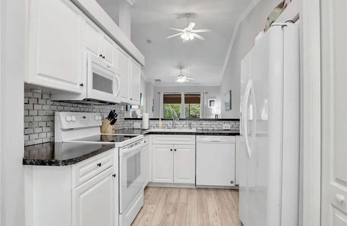 Estero Condominio | Charming 2-bedroom condo with AC, WiFi in fabulous Estero