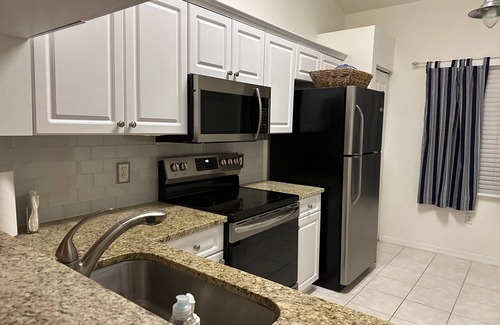 Naples Condominio | Charming 2-bedroom condo in brilliant Naples with WiFi, AC, fitness room