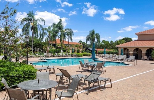 Naples Condominio | Charming 2-bedroom condo in brilliant Naples with WiFi, AC, fitness room