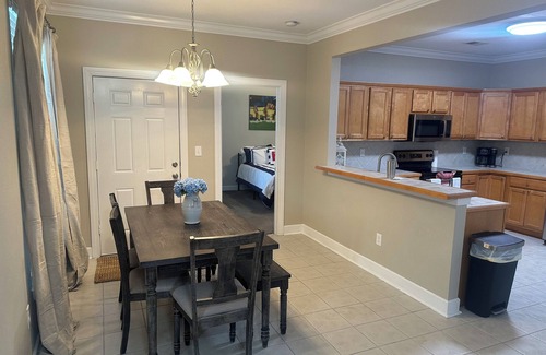 Oxford Condominio | Charming 2-bedroom condo in delightful Oxford with Pool