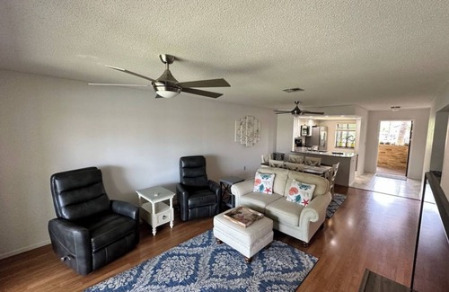 Venice Gardens Condominio | Charming 2-bedroom condo with AC, WiFi, in Venice, 2 miles from Venice Island.