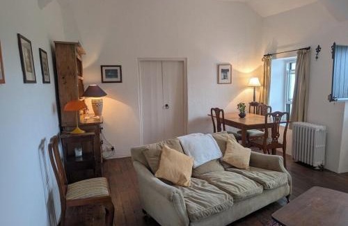 Skibbereen Casa | Charming 2 bedroom Cottage near Skibbereen with stove and views