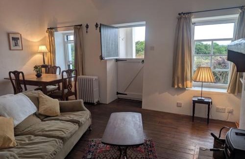 Skibbereen Casa | Charming 2 bedroom Cottage near Skibbereen with stove and views