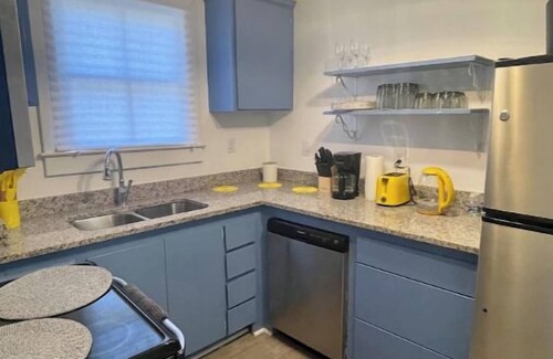 Dixon Park Cabaña | Charming 2-bedroom cottage in lovely Savannah with WiFi, AC
