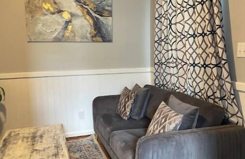 Dixon Park Cabaña | Charming 2-bedroom cottage in lovely Savannah with WiFi, AC