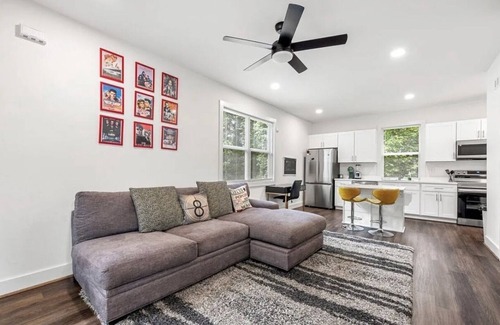 Atlanta Cabaña | Charming 2-bedroom cottage in amazing Atlanta with fitness room, WiFi