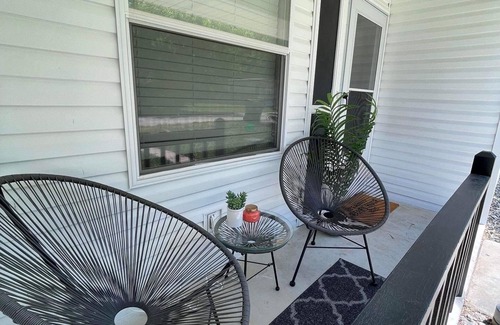 Fremont Cabaña | Charming 2-bedroom cottage with lake and beach access and large yard.
