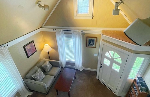 Blair Heights Cabaña | Charming 2-bedroom cottage with WiFi and AC in peaceful Madison