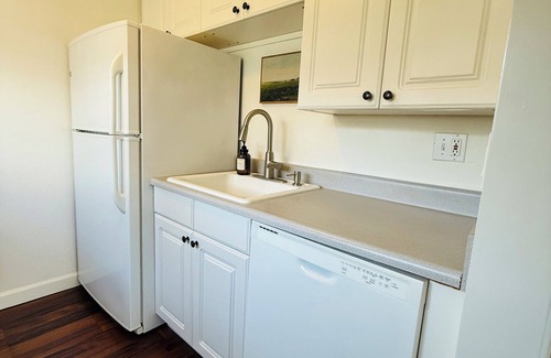 Moss Beach Cabaña | Charming 2-bedroom cottage less than one mile to Montara beach