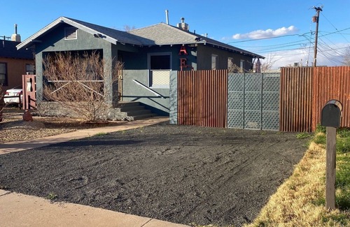 Winslow Cabaña | Charming 2-bedroom cottage in Winslow with Window AC's, heat, WiFi