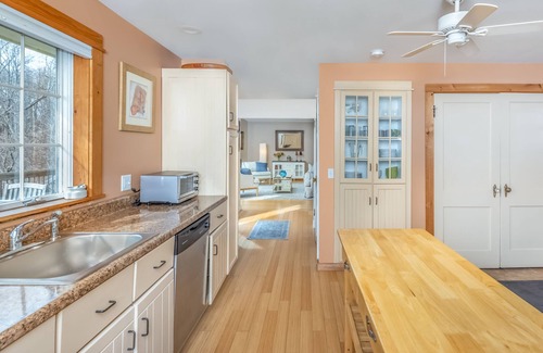 Accord Cabaña | Charming 2-bedroom cottage with large deck in beautiful Accord NY.