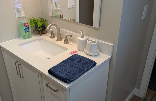 Camden Cabaña | Charming 2-bedroom cottage with AC, WiFi in lovely Camden