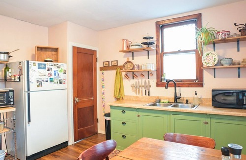 Peoria Cabaña | Charming 2-bedroom cottage in delightful Peoria with WiFi, AC