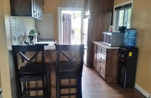 Tar Bay Cabaña | Charming 2-bedroom cottage with AC, WiFi, . Two-minute walk to beach.