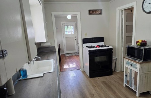 Craig Cabaña | Charming 2-bedroom cottage in Craig-Walk to Shops, Dining & Downtown Activities