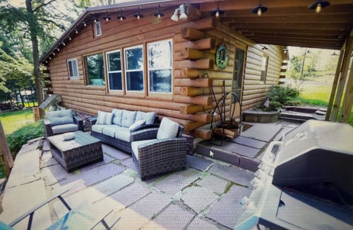 Elcho Cabaña | Charming 2-bedroom cottage lake property with two piers, kayaks and fire pit!