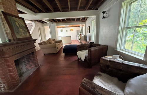 Woodstock Casa | Charming 2-bedroom country village house with AC in East Woodstock