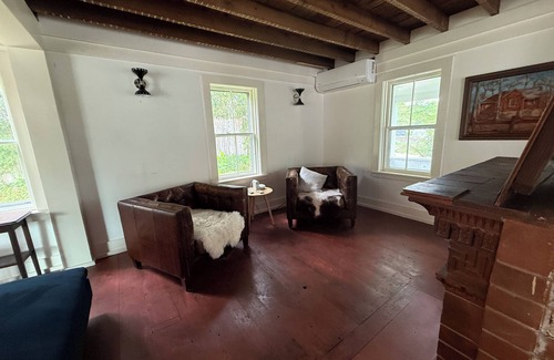 Woodstock Casa | Charming 2-bedroom country village house with AC in East Woodstock