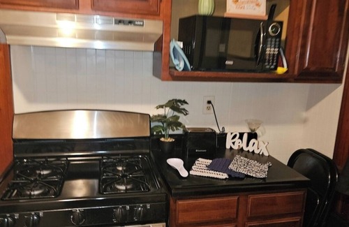 St. Louis Casa | Charming 2-bedroom, cozy bungalow with sunroom in fabulous St. Louis with WiFi