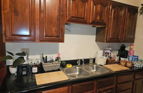 St. Louis Casa | Charming 2-bedroom, cozy bungalow with sunroom in fabulous St. Louis with WiFi