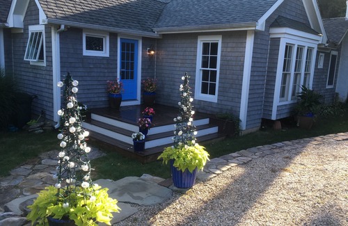 Madison Cabaña | Charming 2-bedroom, cozy cottage in the quaint village of Madison, CT