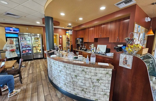 Estero Condominio | Charming 2-bedroom/Den condo with fitness room, WiFi in fantastic Estero J