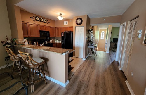 Estero Condominio | Charming 2-bedroom/Den condo with fitness room, WiFi in fantastic Estero J