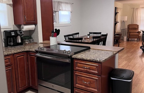 King Otro | Charming 2-bedroom farmhouse with an awesome view minutes from Hanging Rock