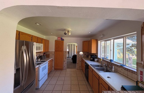 Palisade Casa | Charming 2-Bedroom Farmhouse in Palisades Wine Country